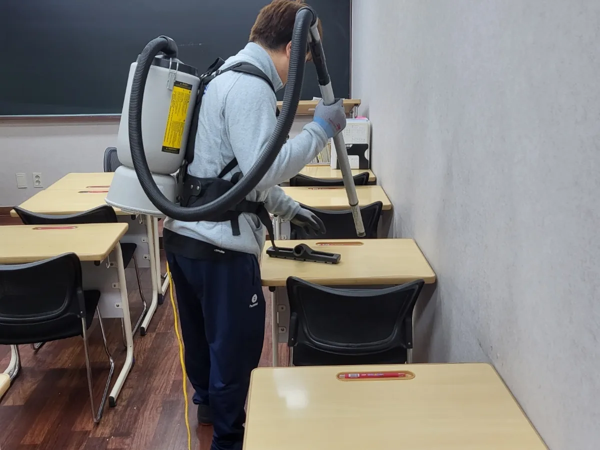 영양군 입암면 학교 현관·중앙홀 바닥 위생청소 사례 - 행진크린