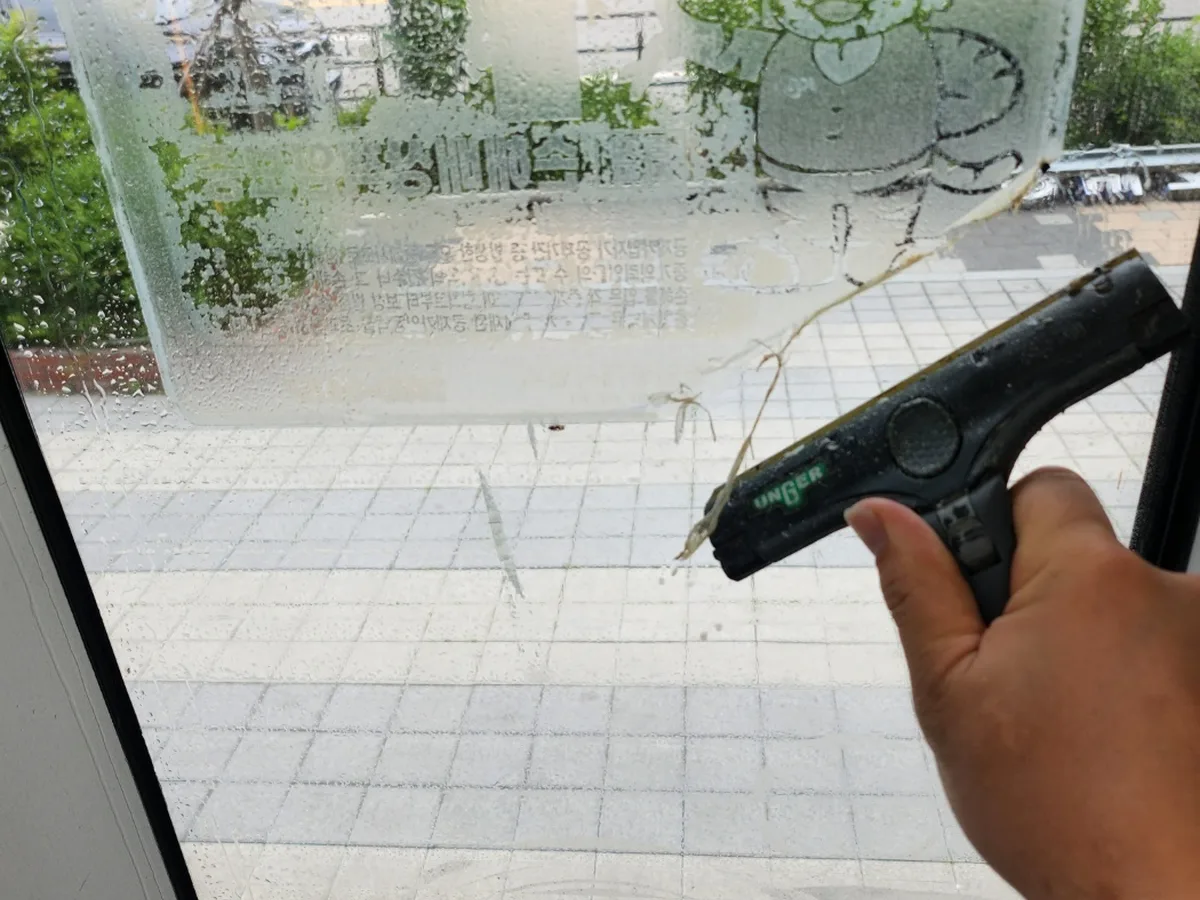 안동시 명륜동 사무실 고층 외창 장비 주변 정밀 위생청소 사례 - 행진크린
